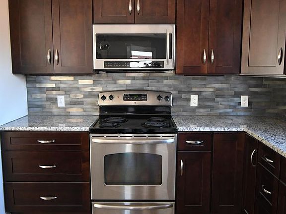 3rd image of 1189 Westmoreland Dr