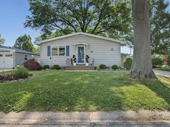 1229 Poplar Dr, Highland, IL 62249