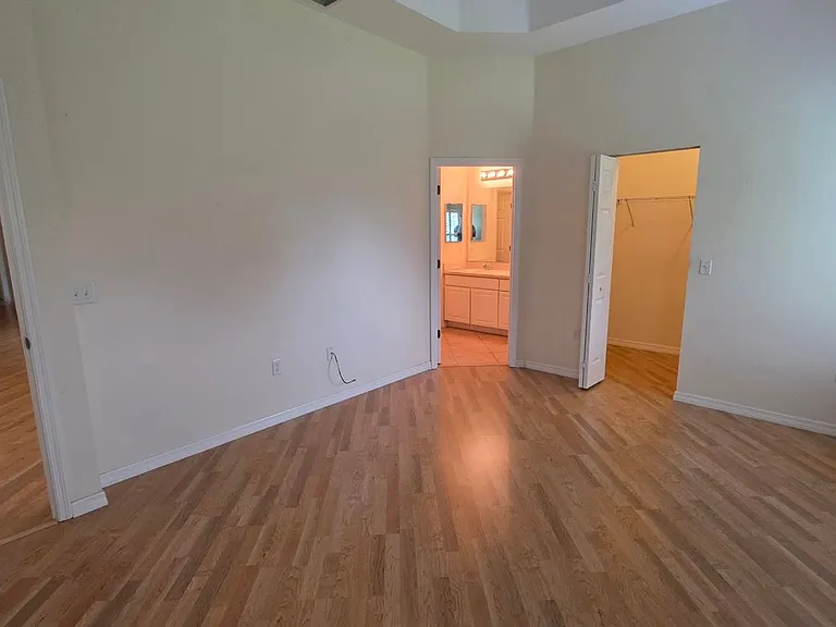 12415 NE 52nd Loop — Photo 14
