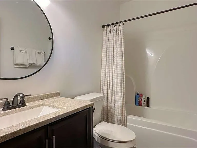 360 Prince Dr — Photo 16