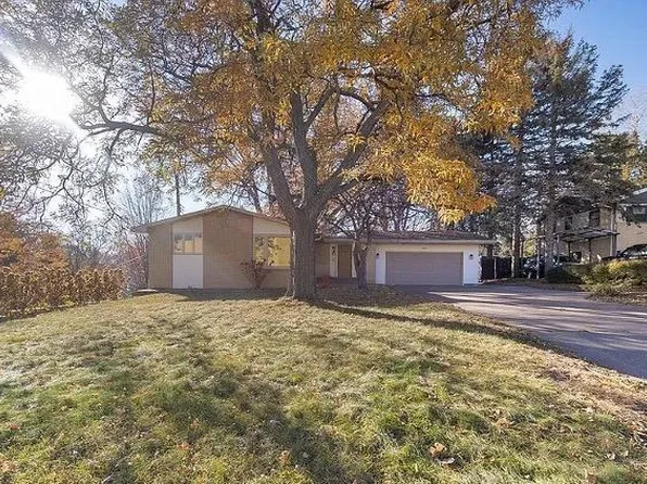 1803 10th St NW, New Brighton, MN 55112