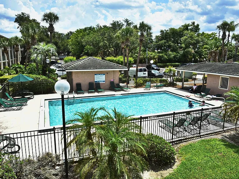 121 Oyster Bay Cir #360 — Photo 14