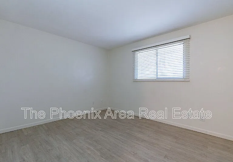 1001 E Campus Dr — Photo 18