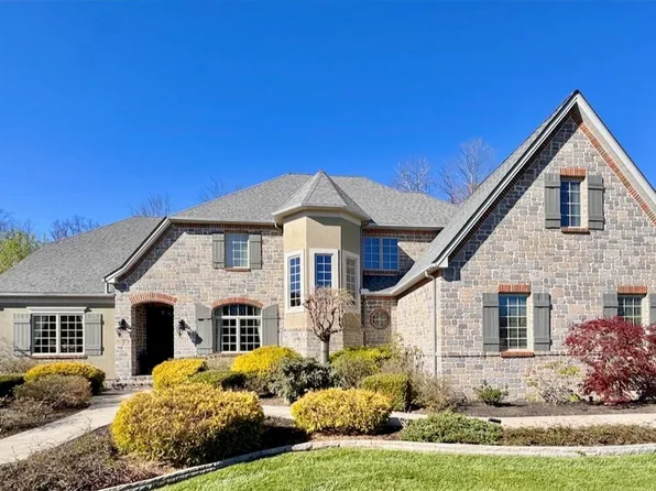 17385 Lookout Dr, Chagrin Falls, OH 44023