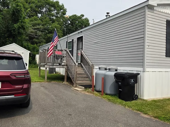 4 MOBILE DRIVE Drive, Hudson, NH 03051