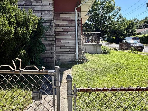 4th image of 420 Fisher Avenue
