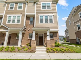 149 Monument Ln, Wixom, MI 48393