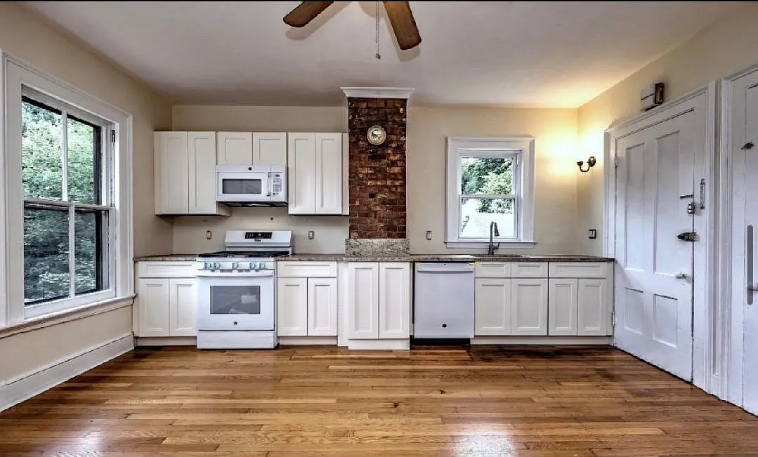 2 bed, 1450 sqft, $2,200 — Photo 2
