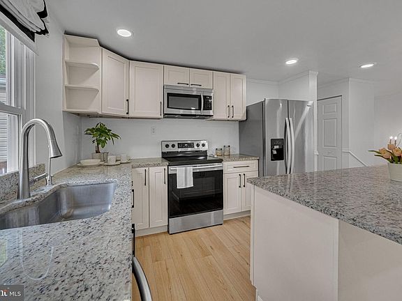 5th image of 19130 Dowden Cir