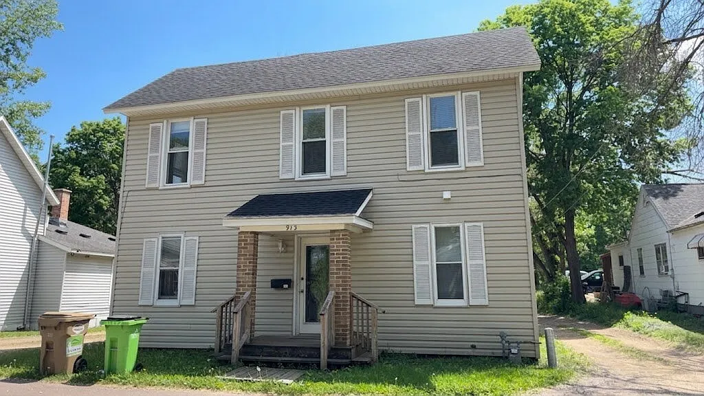 5 bed, 2.0 bath, 1756 sqft, $445 — Photo 1