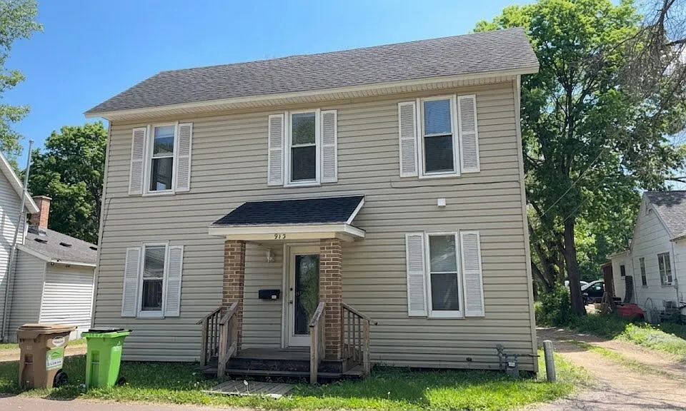 913 Lakeside Ave