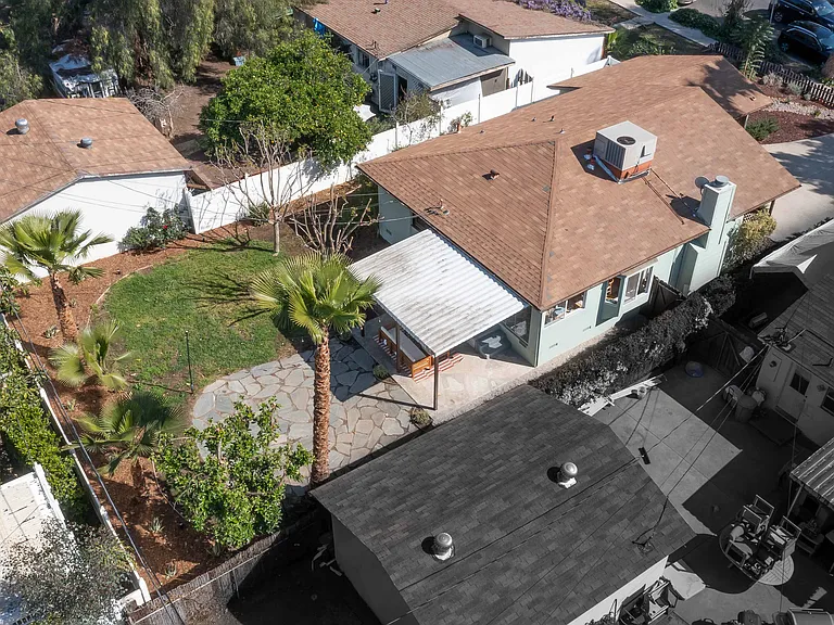 21907 & 21905 Providencia St — Photo 29