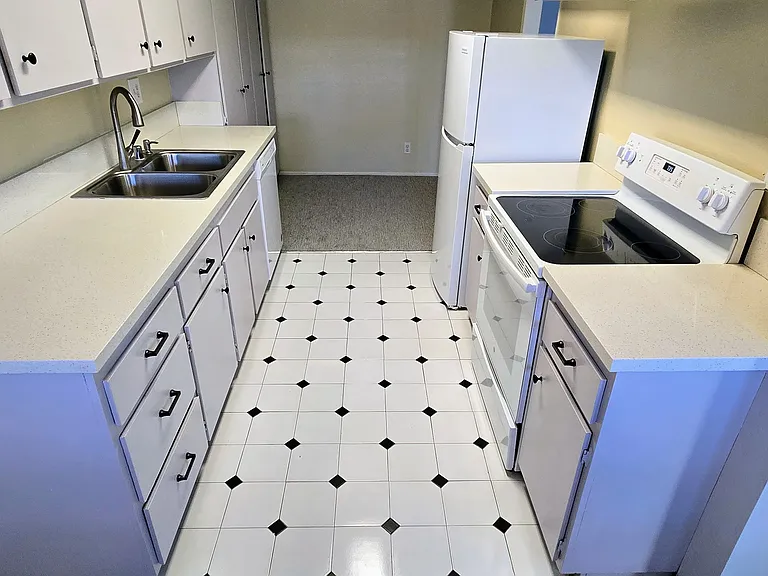 277 Pleasant St #317 — Photo 5