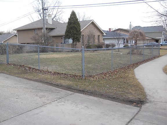 3rd image of 1015 S Stewart Ave