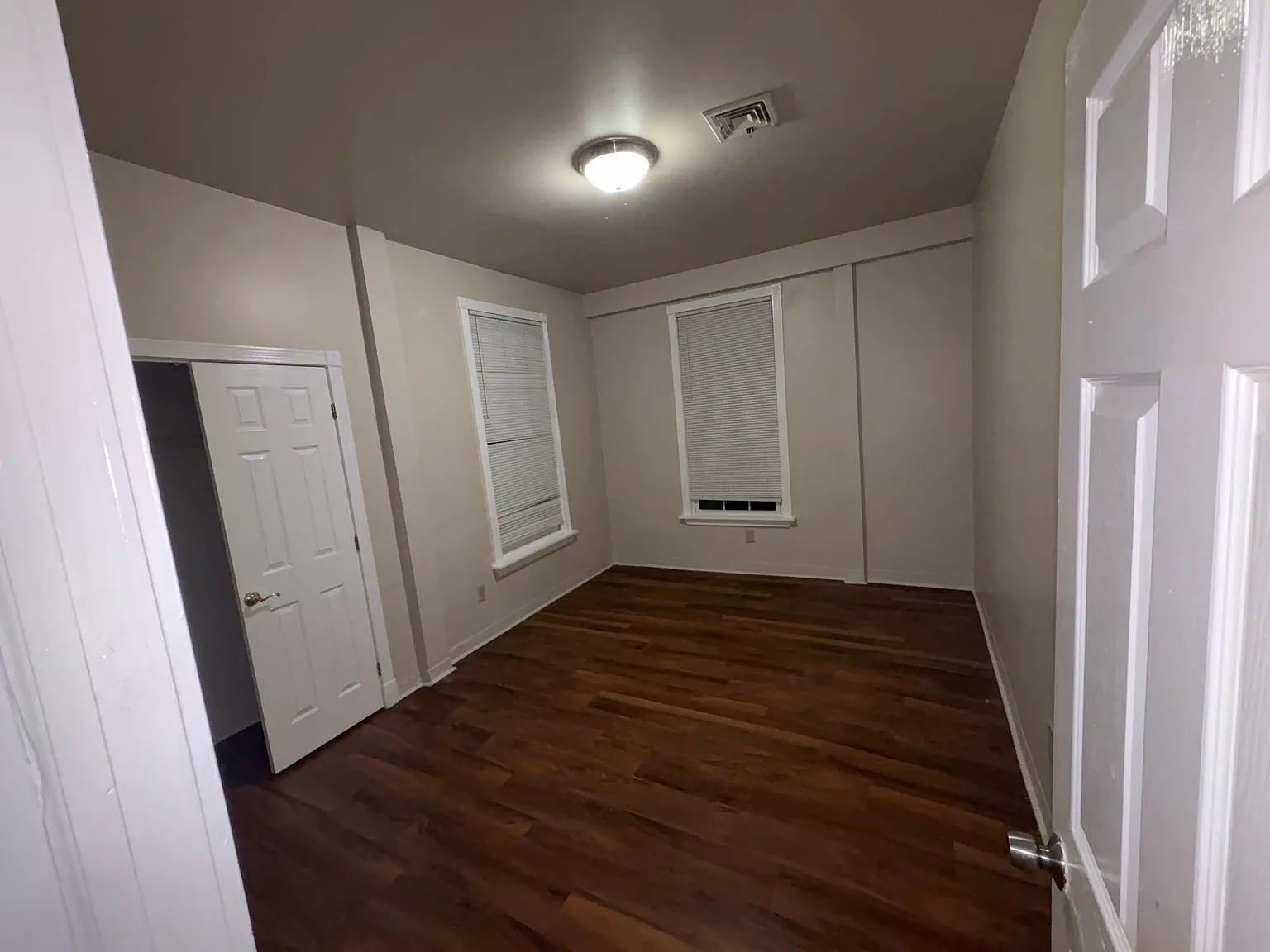 4 bed, $2,800 — Photo 1