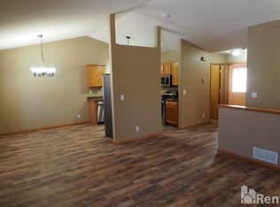 40 Arbor Ln, Farmington, MN 55024