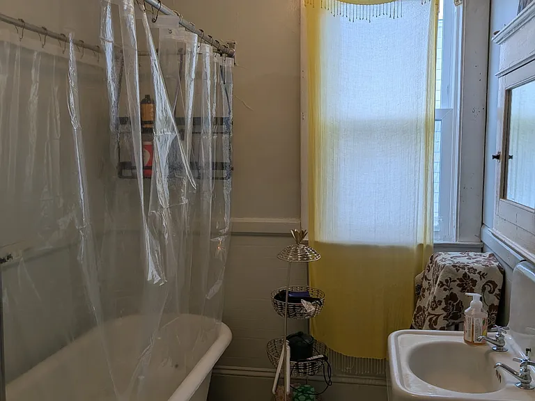 169 College St #6 — Photo 18
