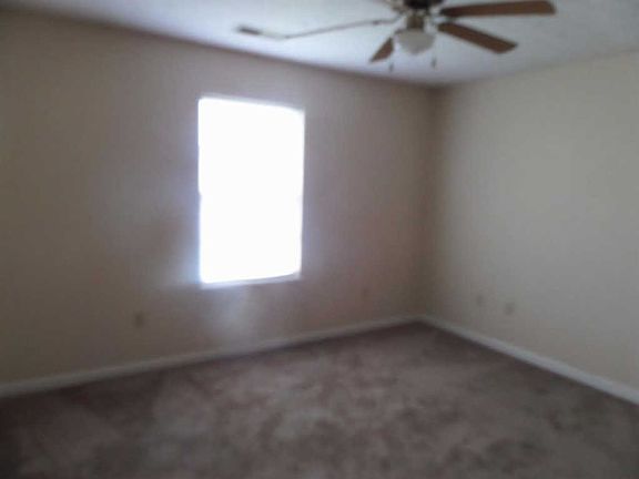 4th image of 1046 Pinoak Dr