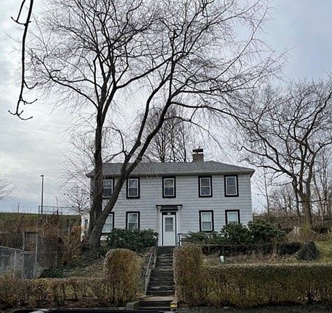 2nd image of 115 Adams St