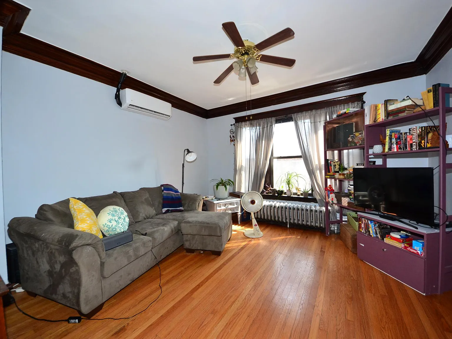 4 bed, 1100 sqft, $2,350 — Photo 2