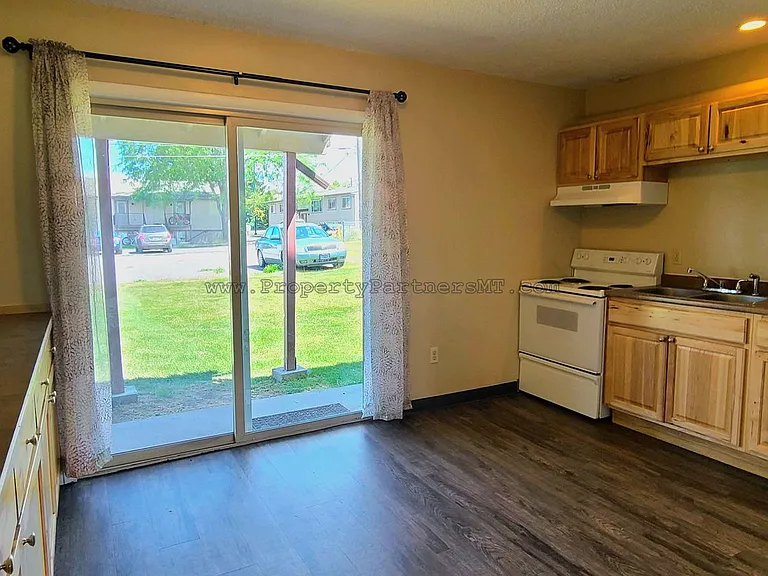 504 S 20th Ave — Photo 8