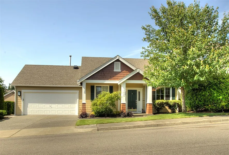 3446 Viewpoint Cir NE photo 1