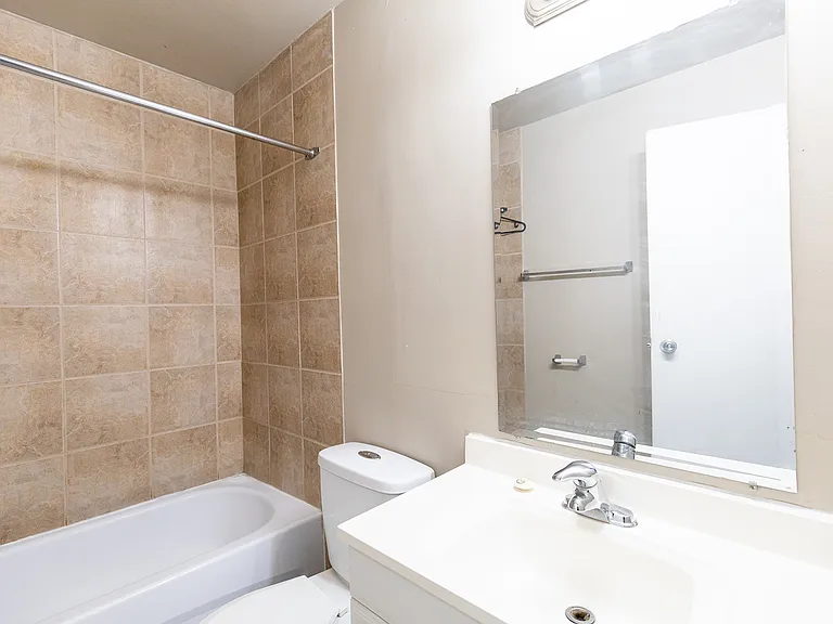 412 Huntsville Cres NW — Photo 17