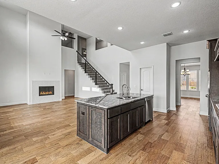 1080 Canuela Way — Photo 4