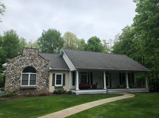 1433 Cimarron Dr, Holland, MI 49423