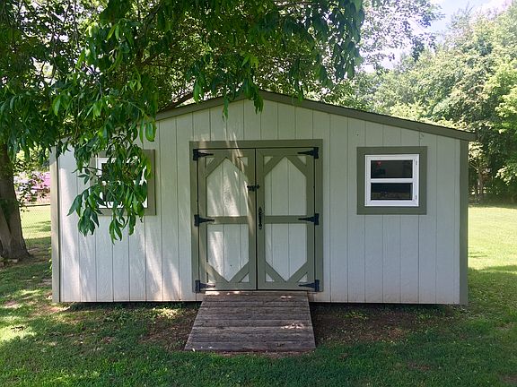 5th image of 30 Carol Ann Dr