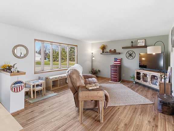 2nd image of 34782 Knollcrest