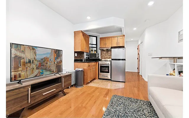 Rented by J Misrahi Realty Corp | media 3