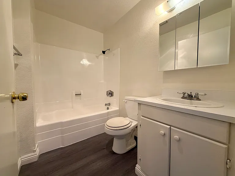 6401 Lincoln Ave — Photo 7