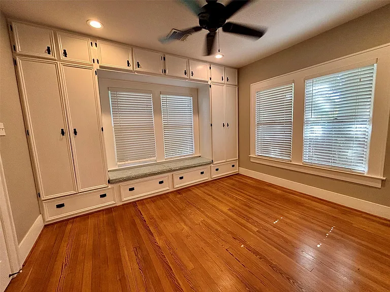 1039 Robbie St — Photo 4
