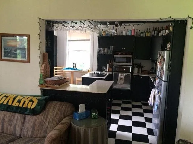 entry to kitchen from living room