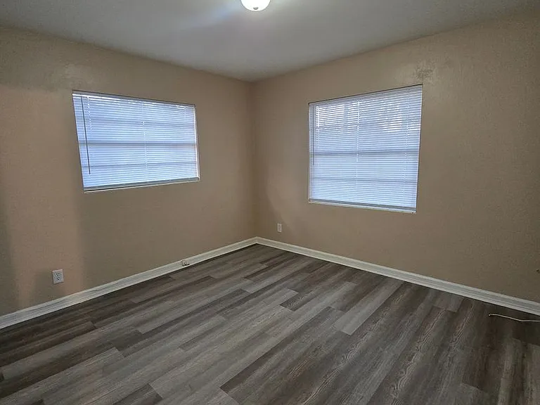 1001 N Bracewell Dr — Photo 16