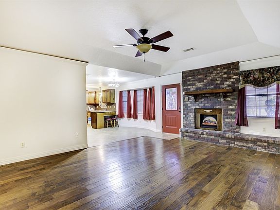 5th image of 667 Suncrest Dr