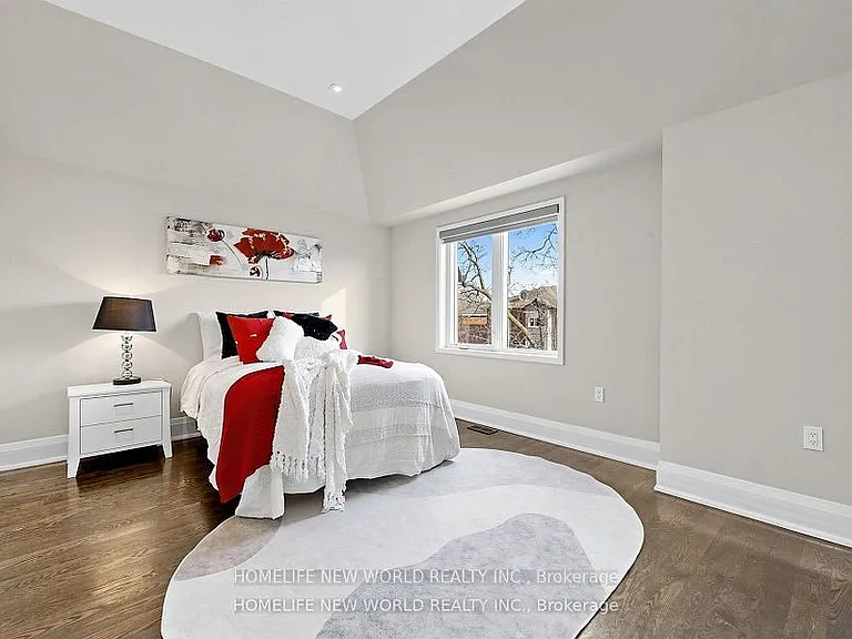 220 Roe Ave — Photo 14