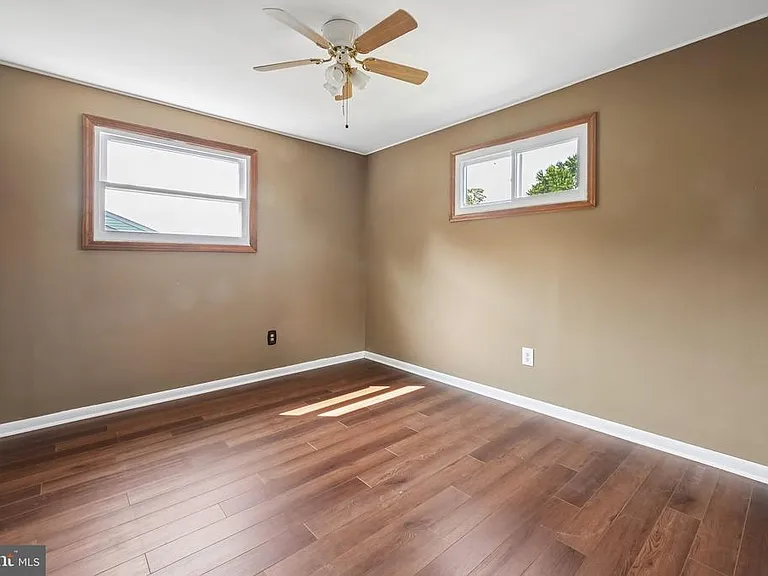 118 Sylvan Ter — Photo 15
