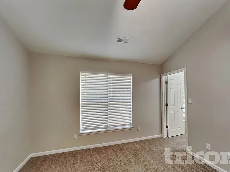 1405 Wessex Ct — Photo 7
