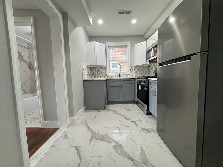 11 Gorham Ave #C302 — Photo 16