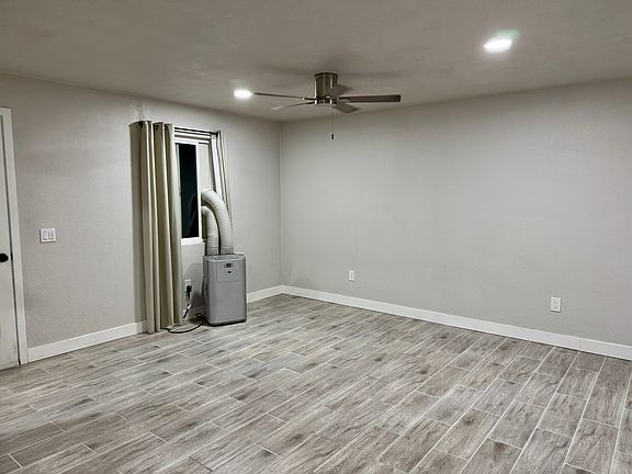 2nd image of 4211 Emerson St