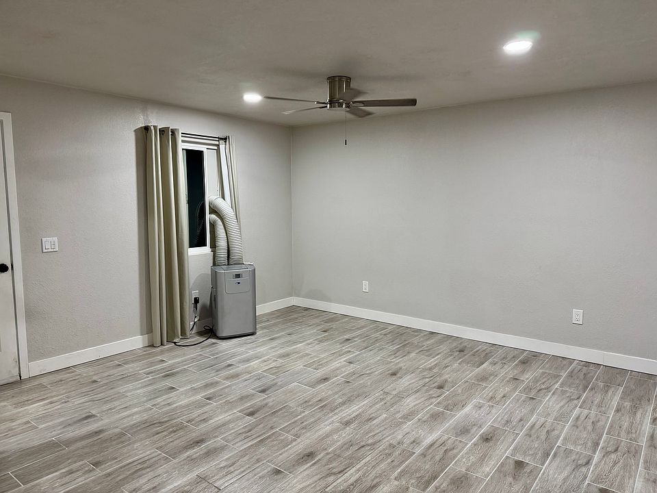 2nd image of 4211 Emerson St