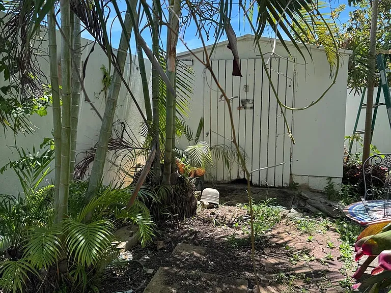 182 Esmeralda #JJ — Photo 13