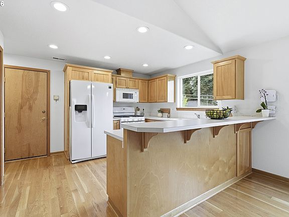 5th image of 8702 NE Glisan St