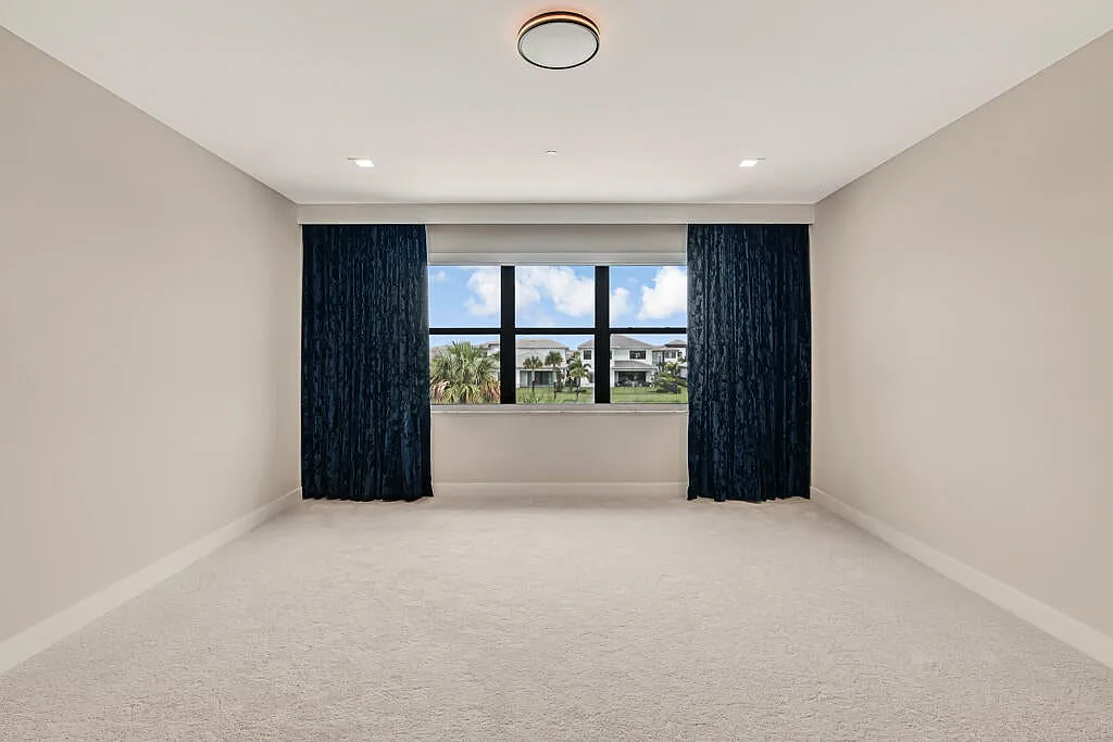 5 bed, 5.5 bath, 6591 sqft, $10,500 — Photo 3