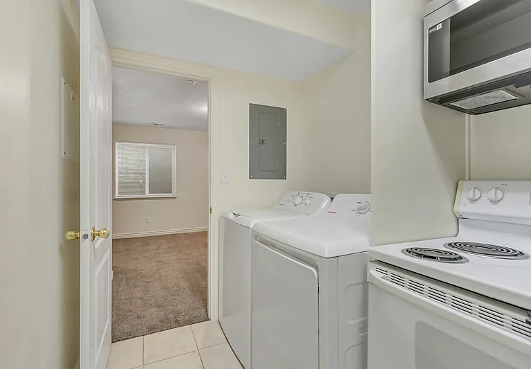 692 E 180 N — Photo 16