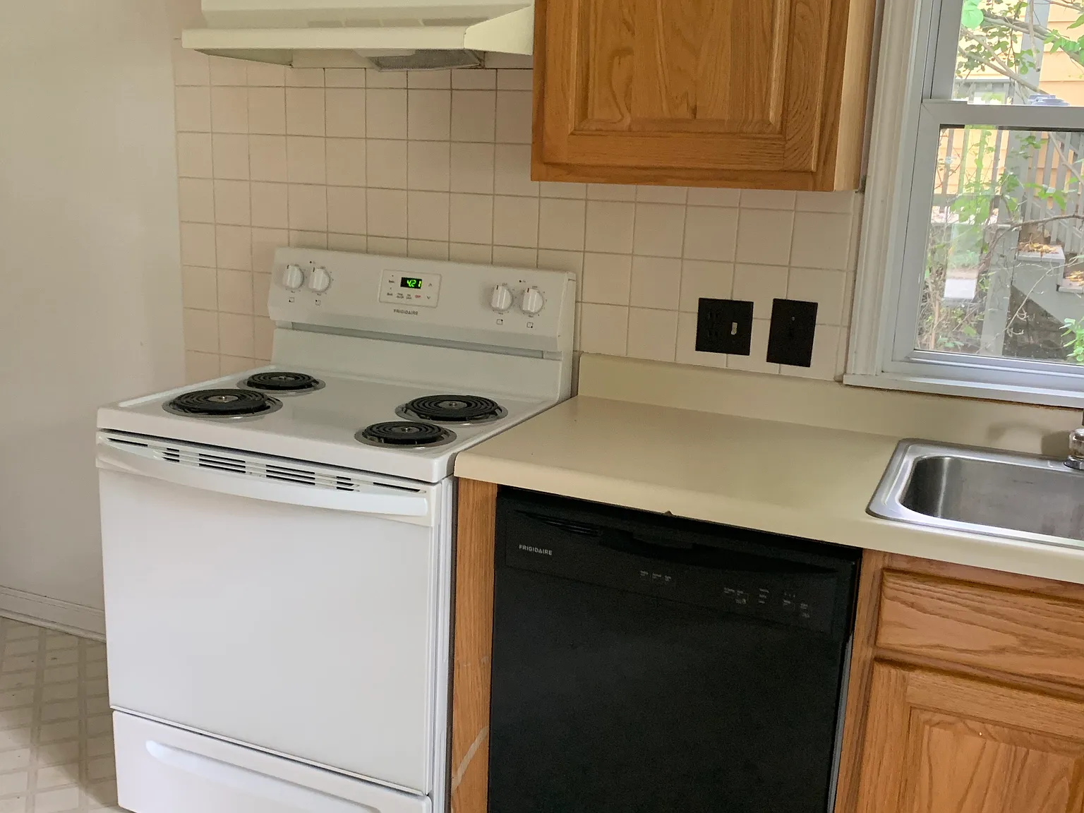 3 bed, 1208 sqft, $2,400 — Photo 4
