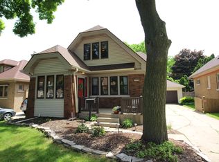 2328 Lefeber Ave, Wauwatosa, WI 53213