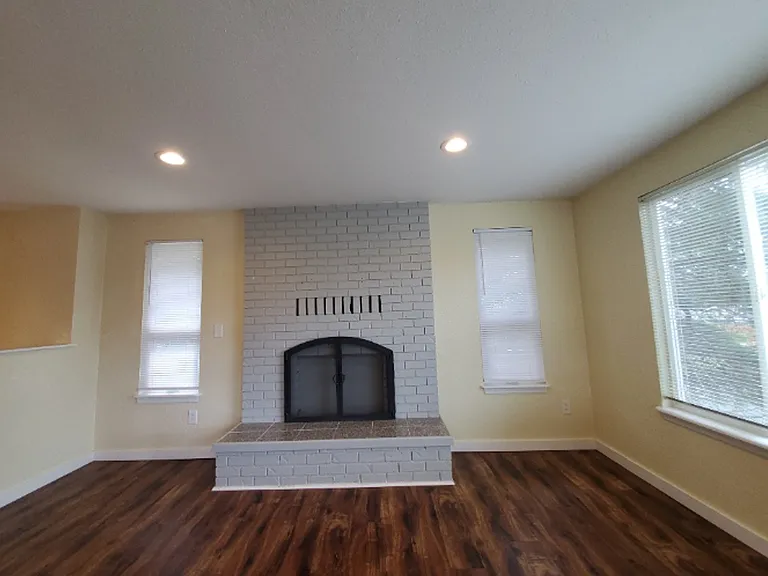 2701 Saint Clair St — Photo 8